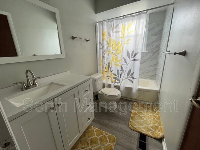 Building Photo - 3302 Greenfield Rd