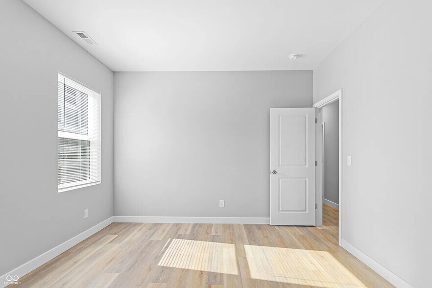 Building Photo - 3365 Broadway St