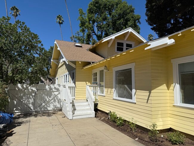 Building Photo - 2020 Milan Ave