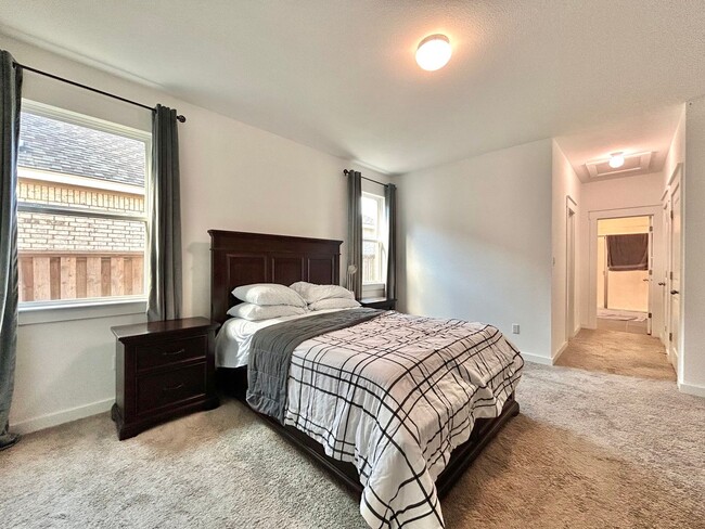 Building Photo - 1357 Kneehigh Ln