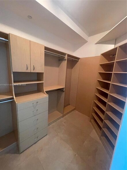 Building Photo - 16047 Collins Ave