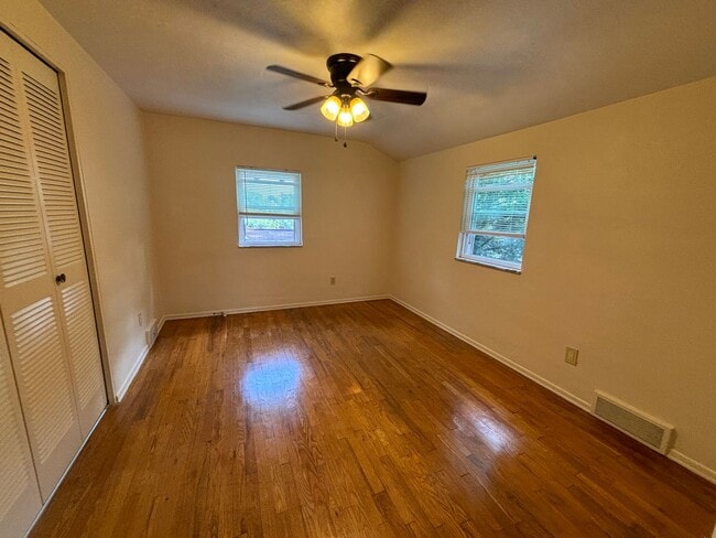Building Photo - Beautifully Updated 4-Bedroom Home in Mt. Lebanon!