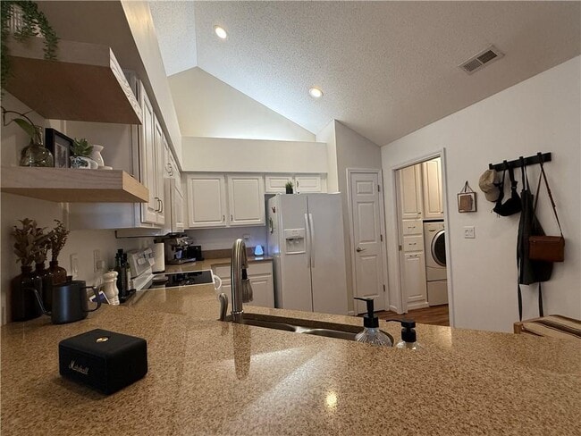 Building Photo - 3050 Orchard Ridge Cir