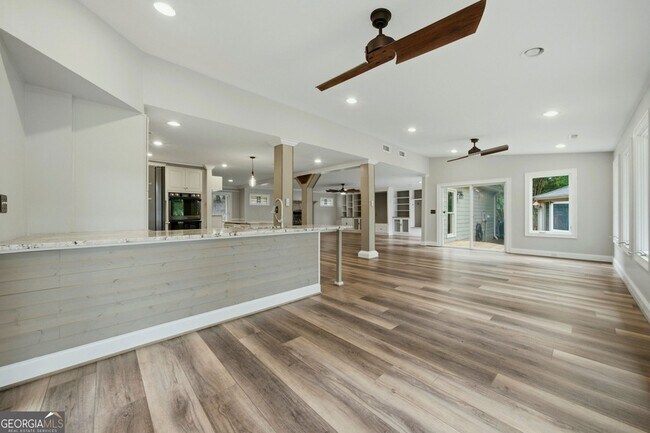 Building Photo - 250 Aspen Way
