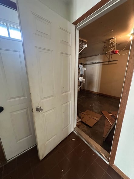 Building Photo - 2062 S Ridge Dr