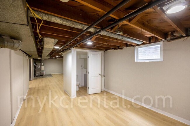 Building Photo - 9108 W 95th St