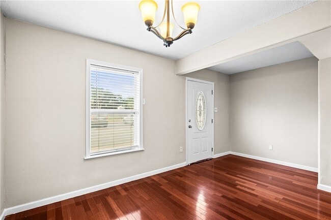 Building Photo - 11 Rock Creek Dr
