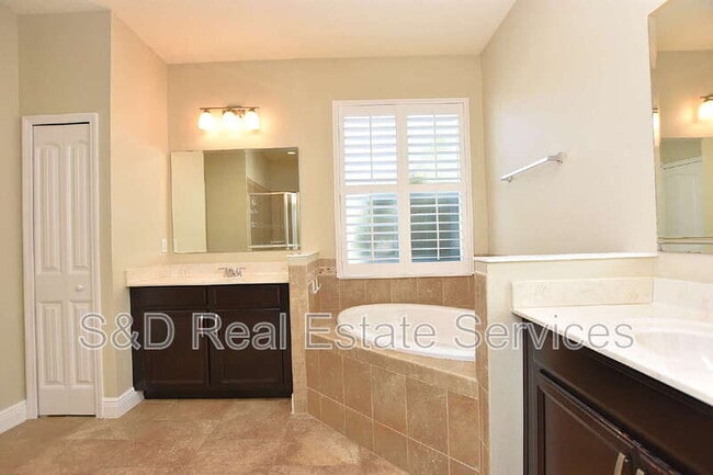 Building Photo - 1977 Wind Meadows Dr