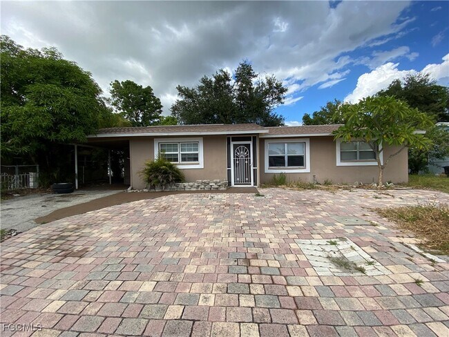 Primary Photo - 930 Jasmine St