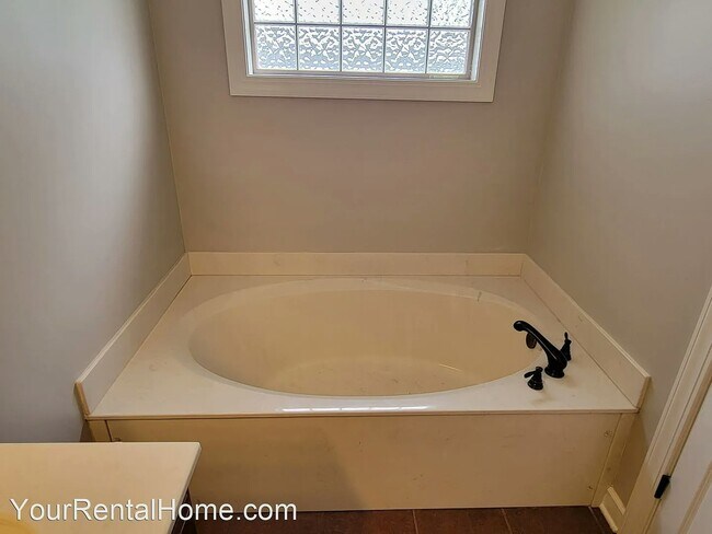 Building Photo - 82 Grove Hill Ln