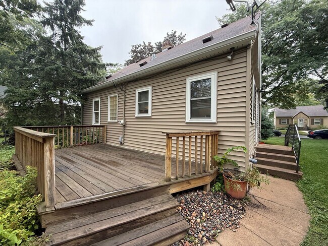 Building Photo - 5308 44th Ave S