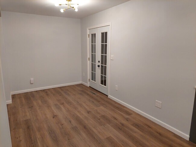 Dining Room - 1835 W Sandusky St