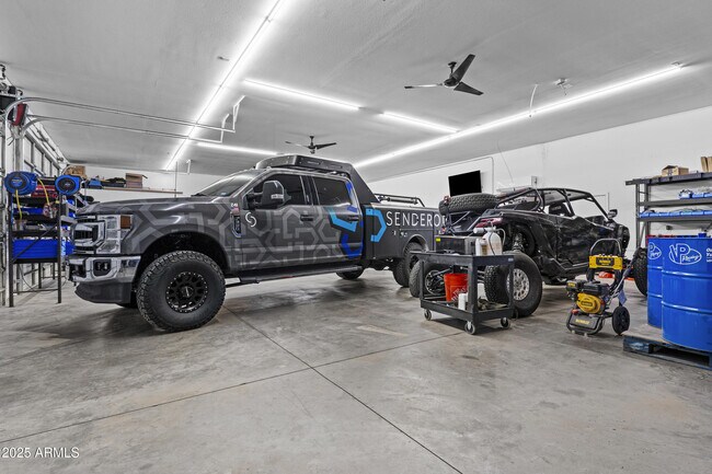 Building Photo - 2617 W Desert Hills Dr