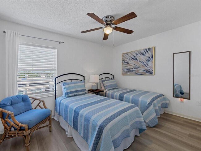 Building Photo - 3607 E Bay Dr