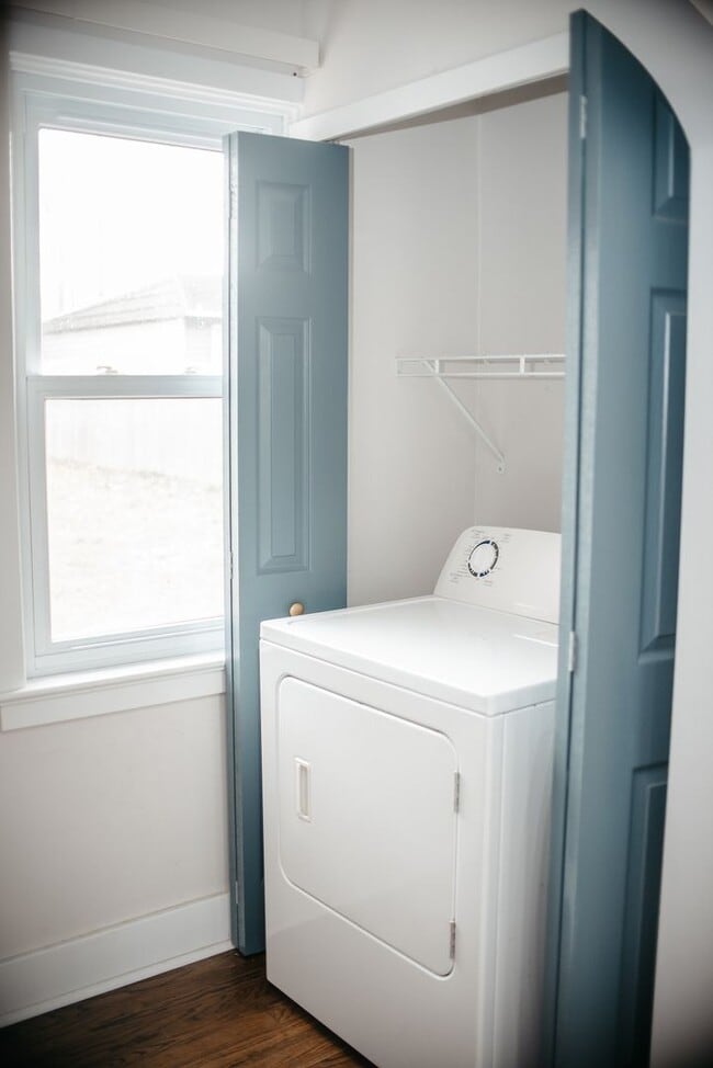 Building Photo - 870 E Main St