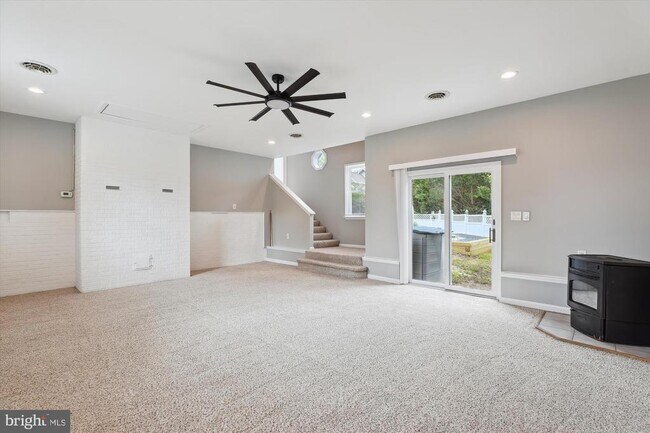 Building Photo - 404 Fairlea Dr