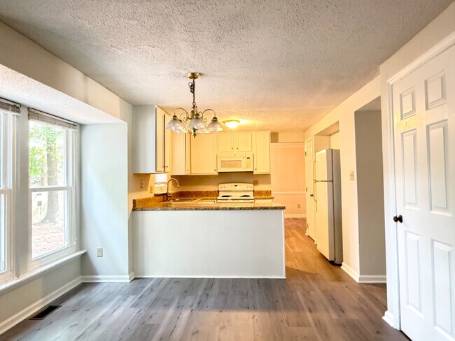 Building Photo - 4 Bedroom Single Family Home in Cary - No HOA