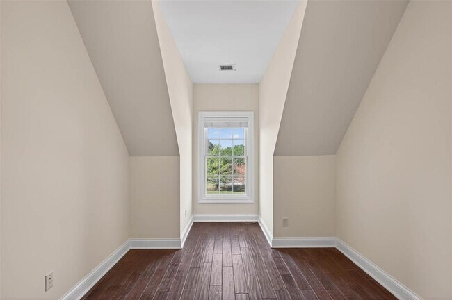 Building Photo - 841 Denzil Ave