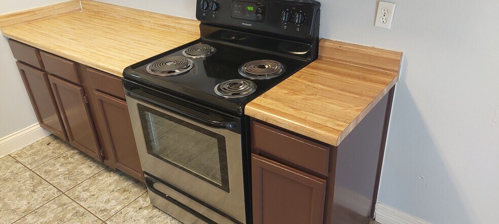 Building Photo - 5859 Sun Farm