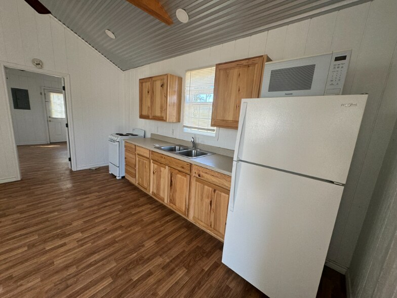 Building Photo - 930 County Rd 3390