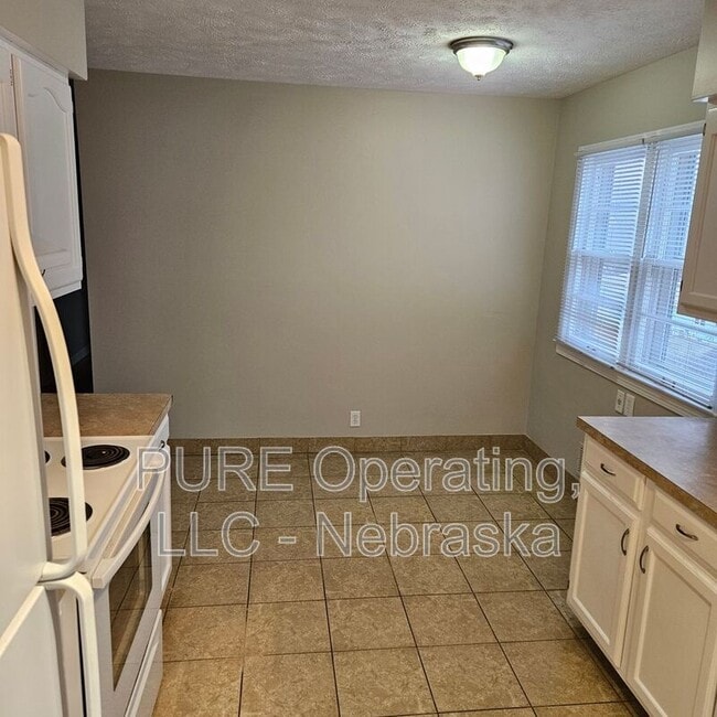 Building Photo - 3341 S 89th St