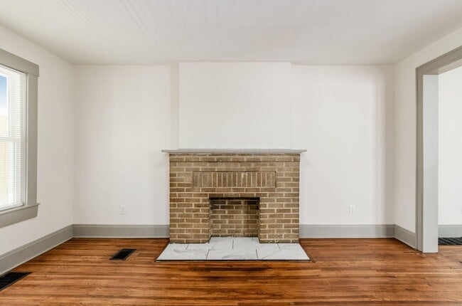 Building Photo - 289 Brehl Ave