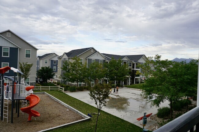Building Photo - 14659 Bloom Dr