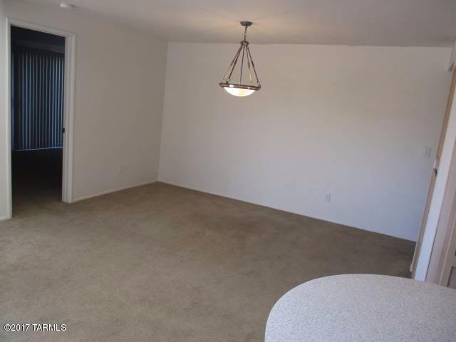 Building Photo - 5051 N Sabino Canyon Rd
