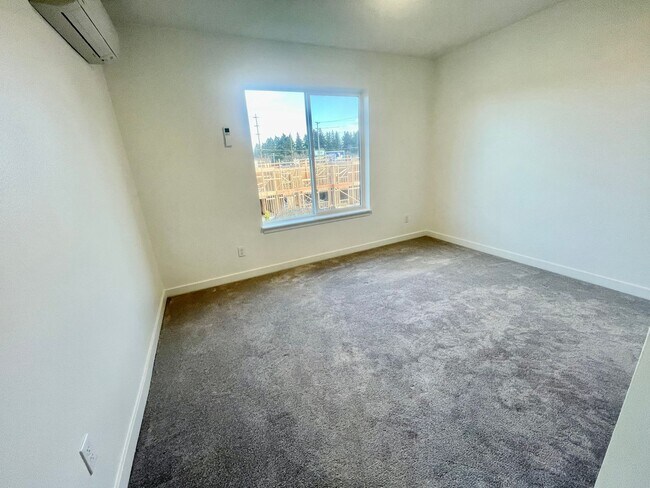Building Photo - Spacious 2BD + Bonus Room Condo in Powellh...