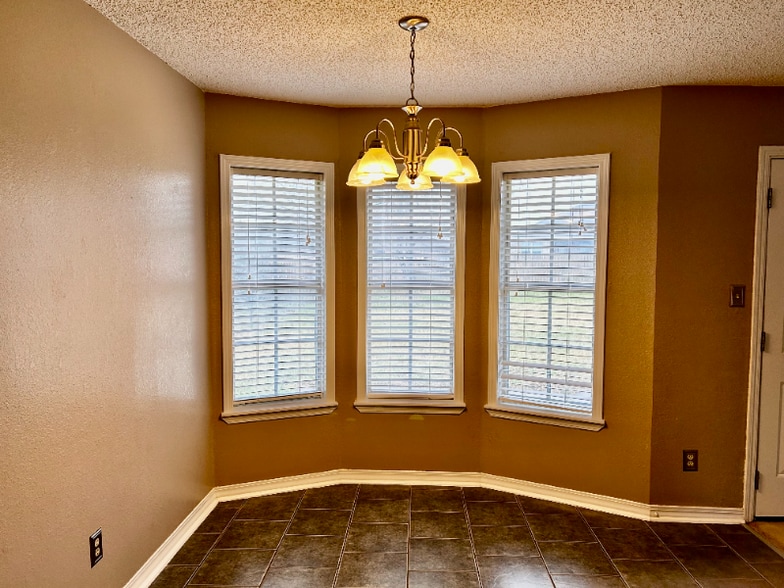 Building Photo - 1907 Cottonwood St