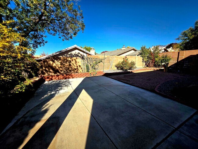 Building Photo - 3-Bedroom, 2-Bathroom Home in Desirable Far NE Heights