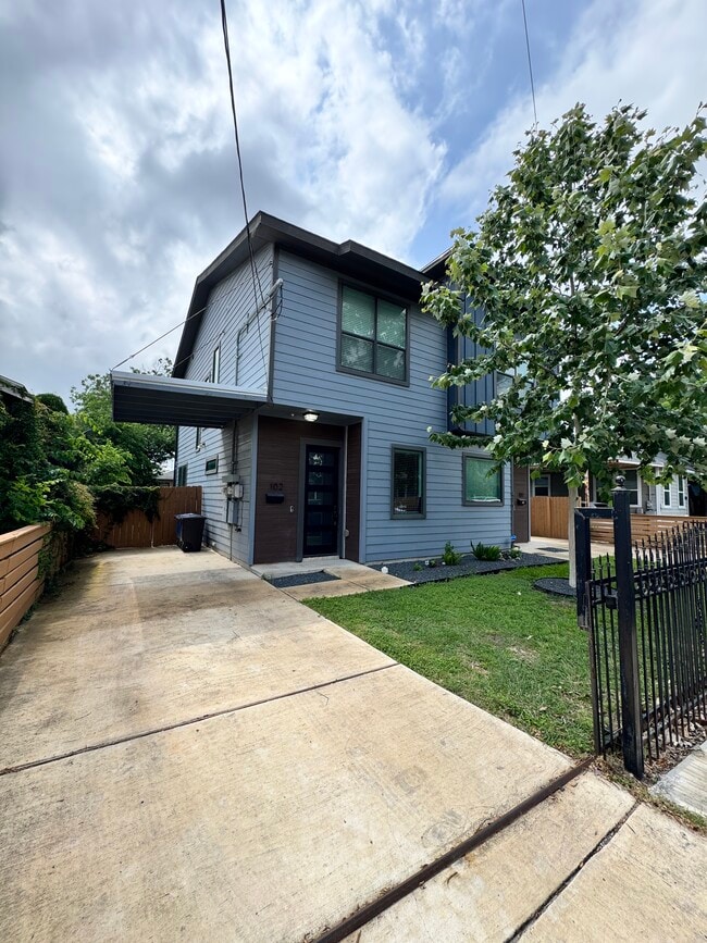Building Photo - 419 Cactus St