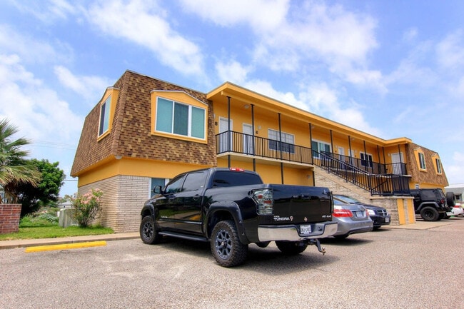 Building Photo - 704 Island Retreat Ct