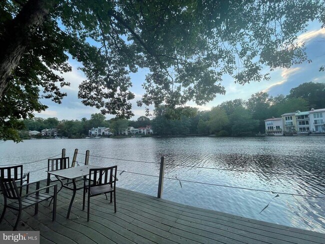 Building Photo - 1570 Moorings Dr