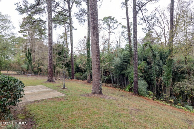 Building Photo - 1390 N Hills St