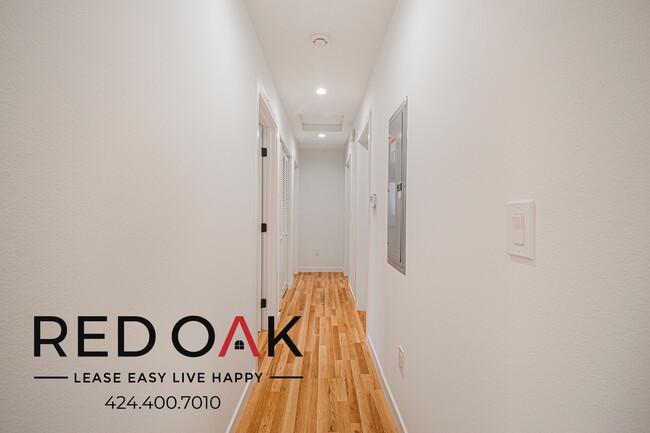 Building Photo - 856 W 47th St