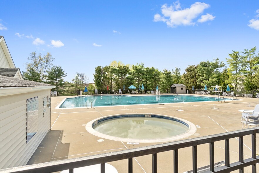 Building Photo - 40 Four Oaks Rd