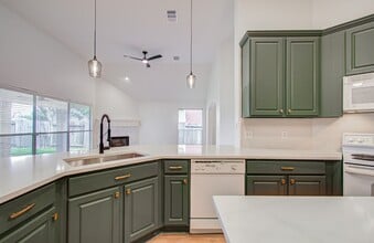 Building Photo - 2311 Meadow Briar Dr