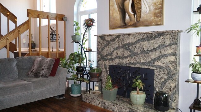 Building Photo - Modern 3 Bedroom 3 Bathroom Townhome in Imperial Beach.