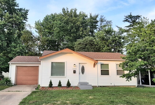 Building Photo - 12160 Bennington Pl