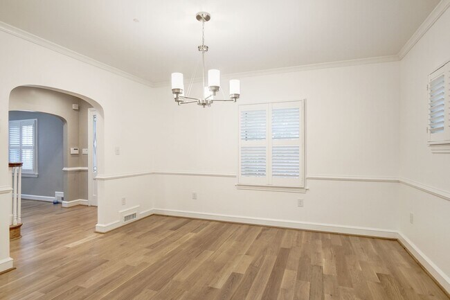 Building Photo - Updated 4 BD, 3.5 BA Stately Colonial on Kalmia RD in NW DC!!