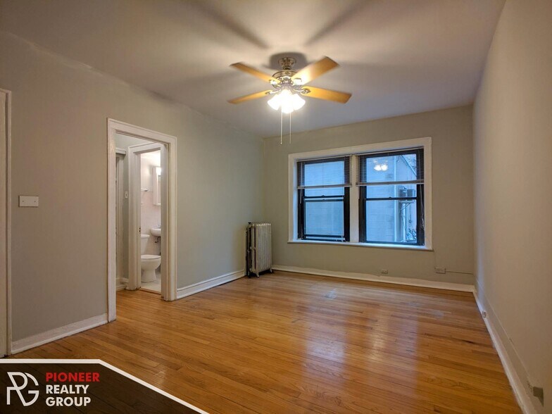 Building Photo - 1160 N Dearborn St