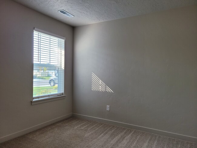 Building Photo - 17948 Ryans Ridge Ave