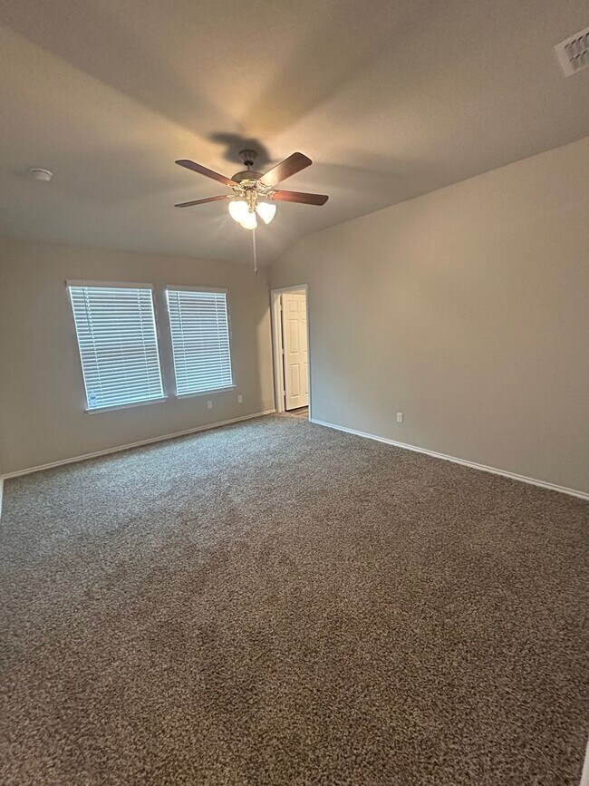 Building Photo - Newer Build Lorena Home