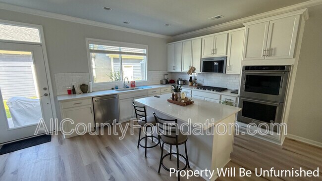 Building Photo - 612 Southview Ln