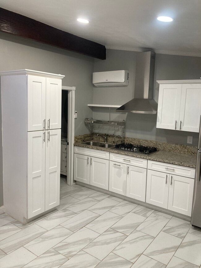 Building Photo - 5426 Denver St