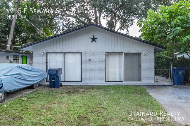 Building Photo - 4215 E Sewaha St
