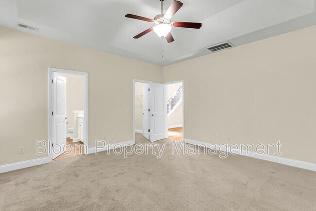 Building Photo - 2649 Lohr Dr