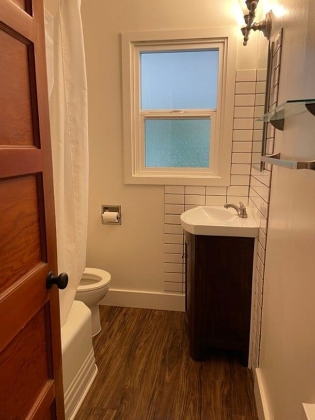 Building Photo - 2 bd., 1 bath with extra bonus finished ba...