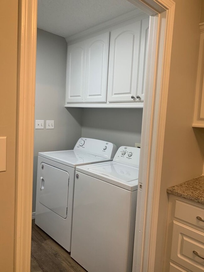 Building Photo - 44 Hickory Knoll